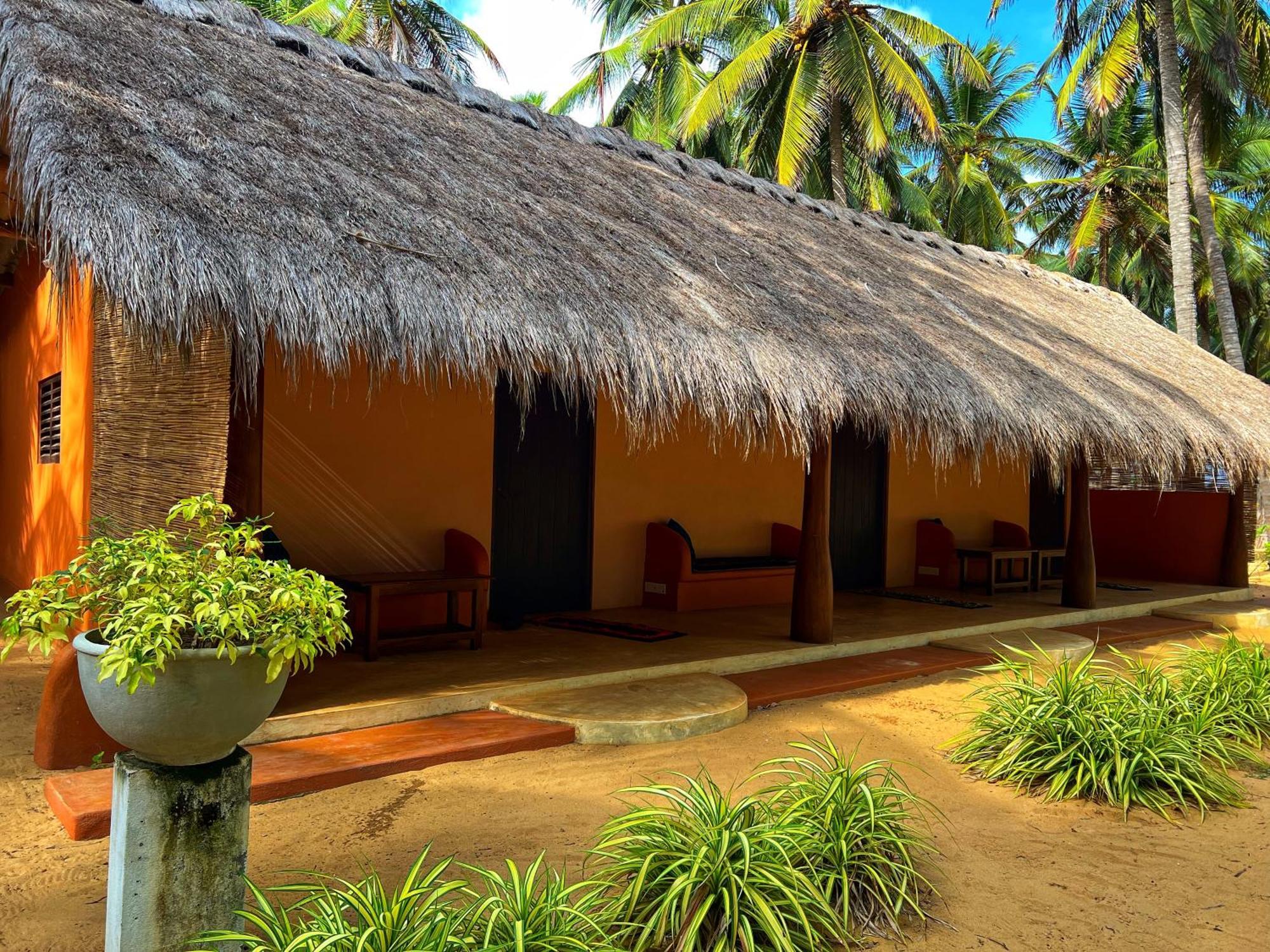 Roshanne Beach Resort Калпития Екстериор снимка