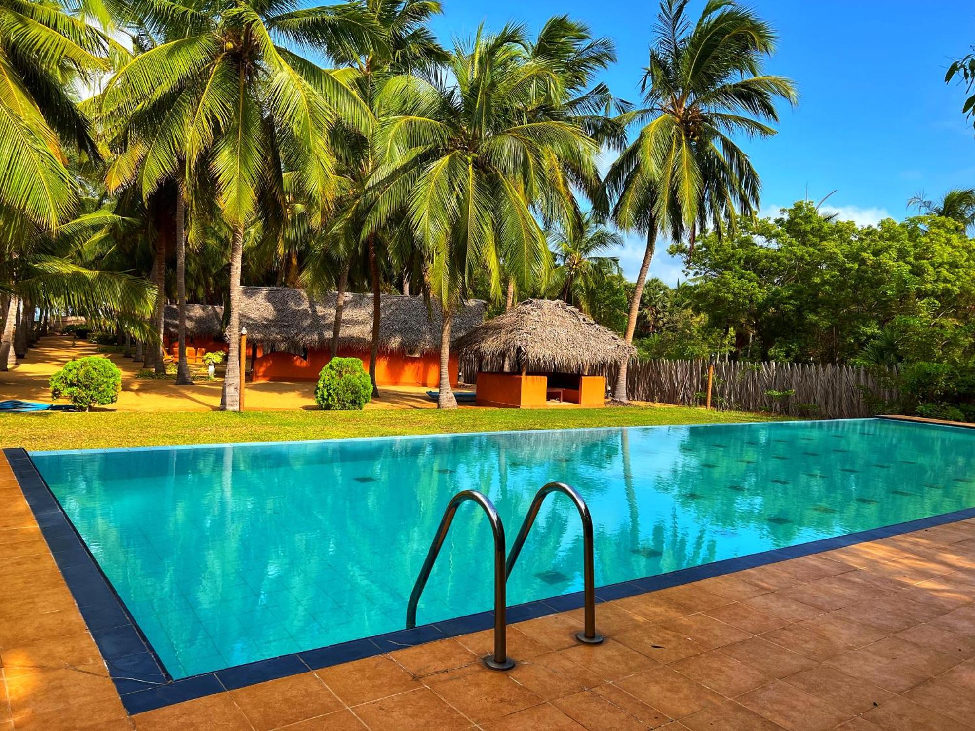 Roshanne Beach Resort Калпития Екстериор снимка
