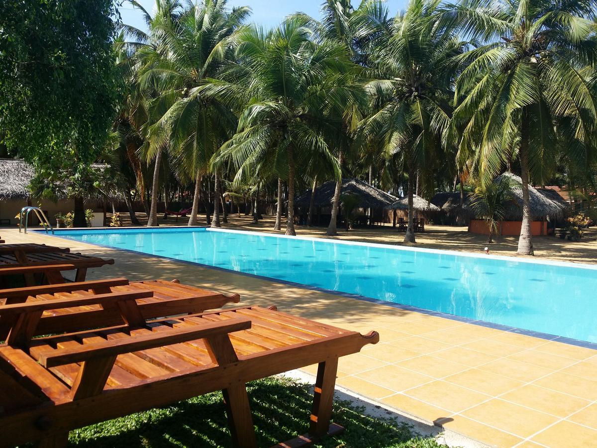 Roshanne Beach Resort Калпития Екстериор снимка