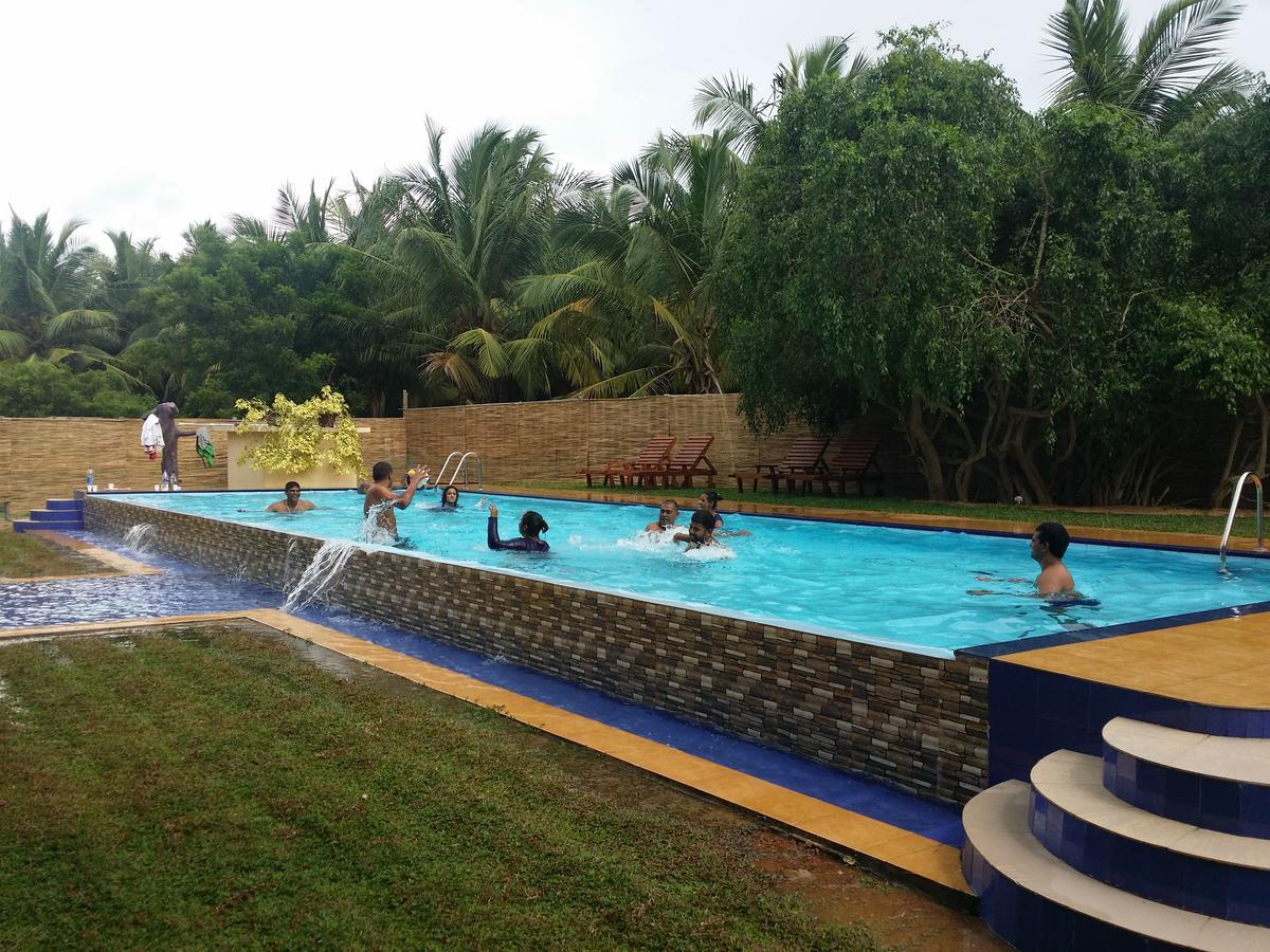 Roshanne Beach Resort Калпития Екстериор снимка