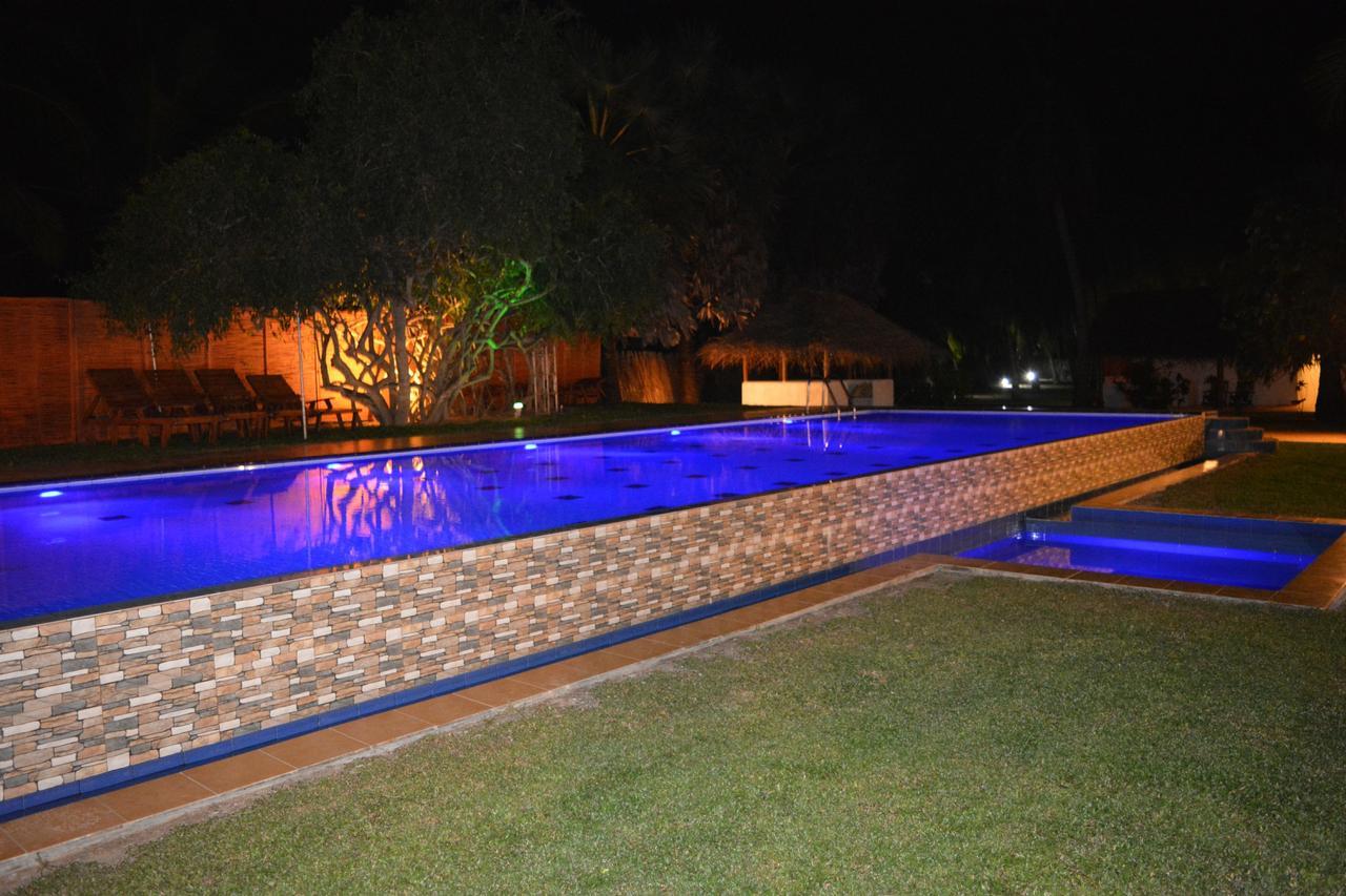 Roshanne Beach Resort Калпития Екстериор снимка