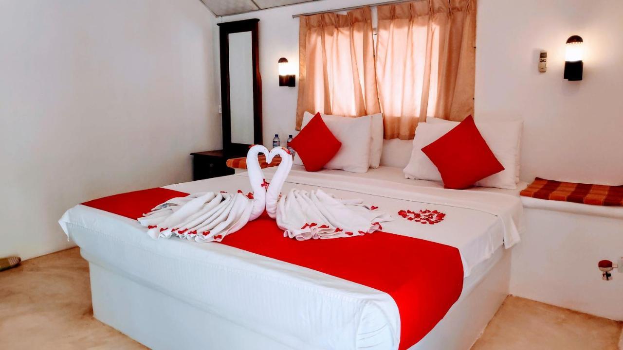 Roshanne Beach Resort Калпития Екстериор снимка
